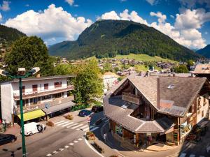 an overhead view of a town with a mountain at Appartement Morzine, 4 pièces, 6 personnes - FR-1-627-31 in Morzine