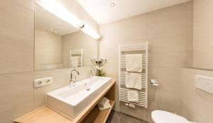 Kylpyhuone majoituspaikassa BIRKENHOF - Premium Apart & Suites