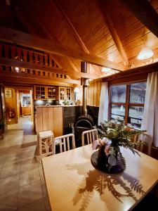 En restaurang eller annat matställe på Hvammur Cottages