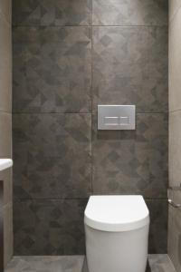 A bathroom at Voda Luxury Residence #401 - Acropolis View Rooftop