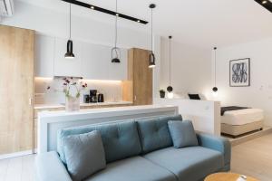 A seating area at Voda Luxury Residence #401 - Acropolis View Rooftop