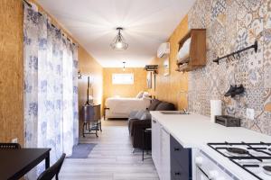 A kitchen or kitchenette at Las Latas del Almendro 1