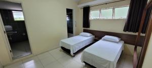 Sleep Suites客房内的一张或多张床位