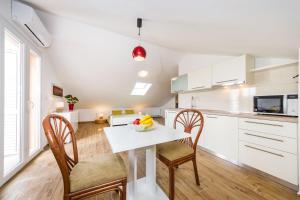 Kuchyň nebo kuchyňský kout v ubytování Apartment Alex 1