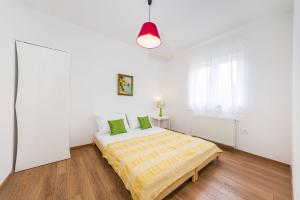 Postel nebo postele na pokoji v ubytování Apartment Alex 1