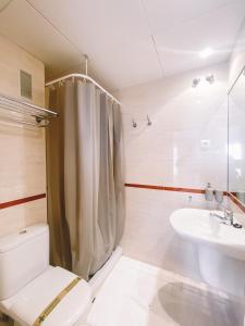 a bathroom with a toilet and a sink at Apartamento Añoreta Malaga 318 in Torre de Benagalbón