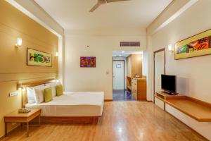Postel nebo postele na pokoji v ubytování Lemon Tree Hotel, East Delhi Mall, Kaushambi