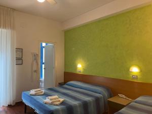 Posteľ alebo postele v izbe v ubytovaní Hotel Senior