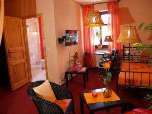 a living room with a couch and a table at Hermanns Hotel Zum Goldenen Stern in Jüterbog