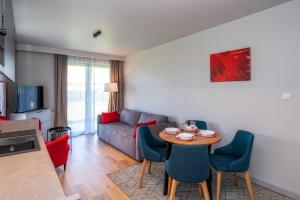 Televisyen dan/atau pusat hiburan di Resorts B Białka Tatrzańska z sauną, Sun & Snow