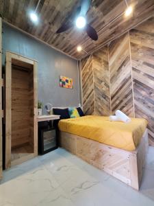 Camera con letto e scrivania. di Lightning House a Da Lat