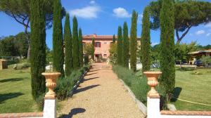 Ein Garten an der Unterkunft Villa Nobile Cortona B&B