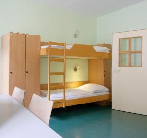 Cama ou camas em um quarto em Jugendherberge Wien - Myrthengasse