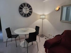 Ein Sitzbereich in der Unterkunft Virginia Apartment
