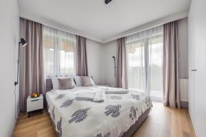 מיטה או מיטות בחדר ב-Apartamenty Sun & Snow Resorts B Białka Tatrzańska z sauną