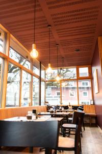 Reštaurácia alebo iné gastronomické zariadenie v ubytovaní Landgasthof Hirschen
