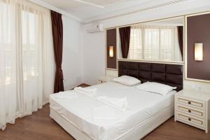 Una cama o camas en una habitación de Hotel Golden Ina - All Inclusive - Beachfront 56 fotos más