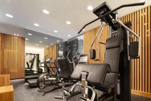 The fitness centre and/or fitness facilities at Campiglio WOOD Még 28 kép