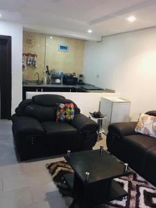 Nhà bếp/bếp nhỏ tại Lovely one bedroom apartment in Ogba ikeja