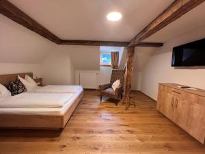 Letto o letti in una camera di Hotel Gasthof Kohlmayr