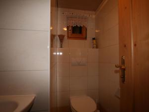 Koupelna v ubytování Apartment Comfortappart Eberharter by Interhome