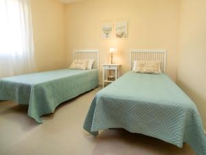 Łóżko lub łóżka w pokoju w obiekcie Villa Campos by Interhome