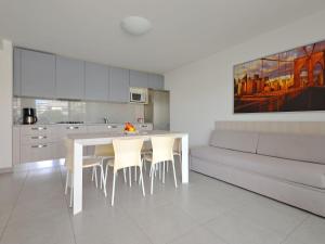 Η κουζίνα ή μικρή κουζίνα στο Apartment Mare-1 by Interhome