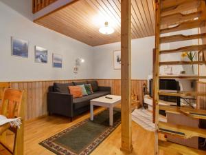 Posezení v ubytování Holiday Home Korpipalo - yllästunnelma 2 b 7 by Interhome