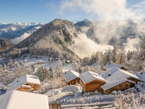 オヴロナにあるChalet Ardévaz I by Interhomeの雪山小屋