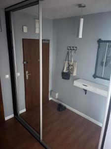 a room with a glass door and a mirror at Klimatyzacja - przy centrum Onkologii klinice Novum dla pary bądź 4 osób in Warsaw +4 photos
