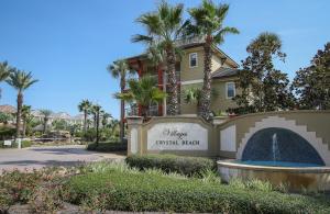 a house with a fountain in front of a building at Amazing 4 Bedroom Vacation Home in The Villages of Crystal Lakes in Destin