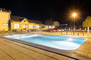 Bazén v ubytovaní Resort Kovács alebo v jeho blízkosti