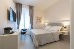 A bed or beds in a room at Stylish four bedrooms apartment - Florence center