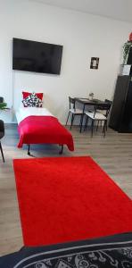 Posteľ alebo postele v izbe v ubytovaní New Blue Danube Apartment with Balcony and Parking