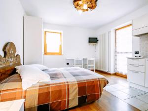 Postel nebo postele na pokoji v ubytování Apartment Al Pescatore-10 by Interhome