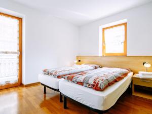 Postel nebo postele na pokoji v ubytování Apartment Al Pescatore-6 by Interhome