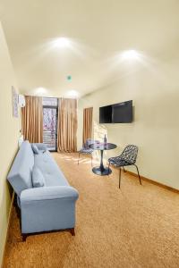 TV a/nebo společenská místnost v ubytování LALO Hotel Abastumani
