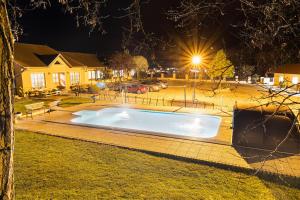 Bazén v ubytovaní Resort Kovács alebo v jeho blízkosti