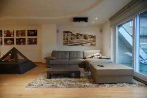 Ruang duduk di Big and comfortable triplex in Knokke