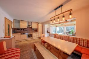 Köök või kööginurk majutusasutuses Ferienwohung Geisslein