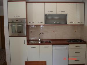 Kuchyň nebo kuchyňský kout v ubytování Apartments Bajan