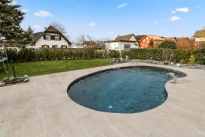 a swimming pool in the middle of a yard at Joli duplex avec piscine in Cournillens