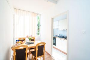Kuchyň nebo kuchyňský kout v ubytování Apartment Joky
