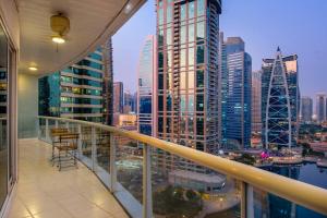 Fotografie z fotogalerie ubytování 2 bedroom that sleeps 6 in Lake Terrace Tower, JLT v Dubaji