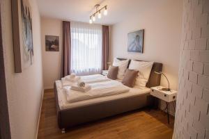 Postel nebo postele na pokoji v ubytování Architektenhaus am Pewsumer Tief