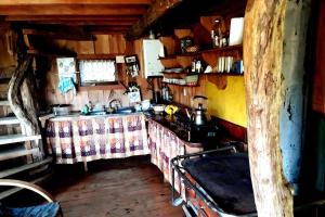 Una cocina o zona de cocina en Hermosa Cabaña en Tril Tril, San Juan de la Costa