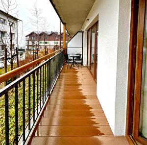 Balkón alebo terasa v ubytovaní Apartament D2 Karpatia - 5D Apartamenty