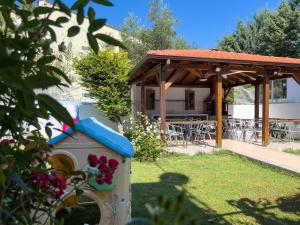 Vonkajšia záhrada v ubytovaní Villa Romantika