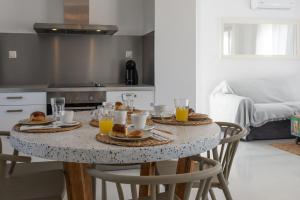 Gallery image of White Villa Milos in Adamas +25 photos
