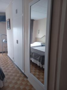Postel nebo postele na pokoji v ubytování Hostal Sant Bernat